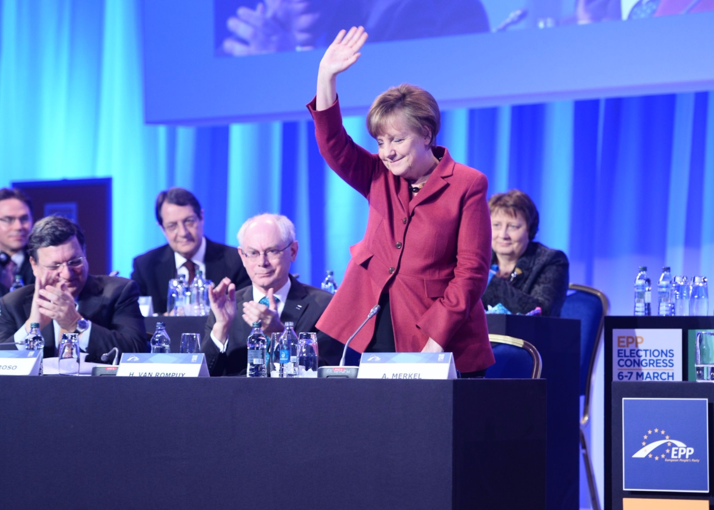 Politologai: A. Merkel pergalė reiškia politikos tęstinumą Lietuvos atžvilgiu [Komentuoja K. Girnius ir R. Vilpišauskas]